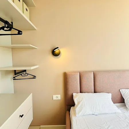 Lovely Near The Center Apartment *