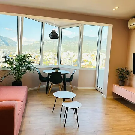 Lovely Near The Center Apartment *